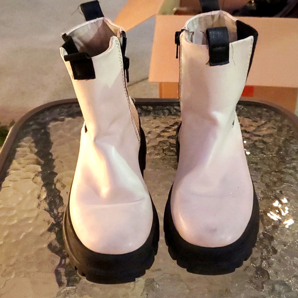 NWOT ZARA Contrasting Elastic Gored Ankle Boots